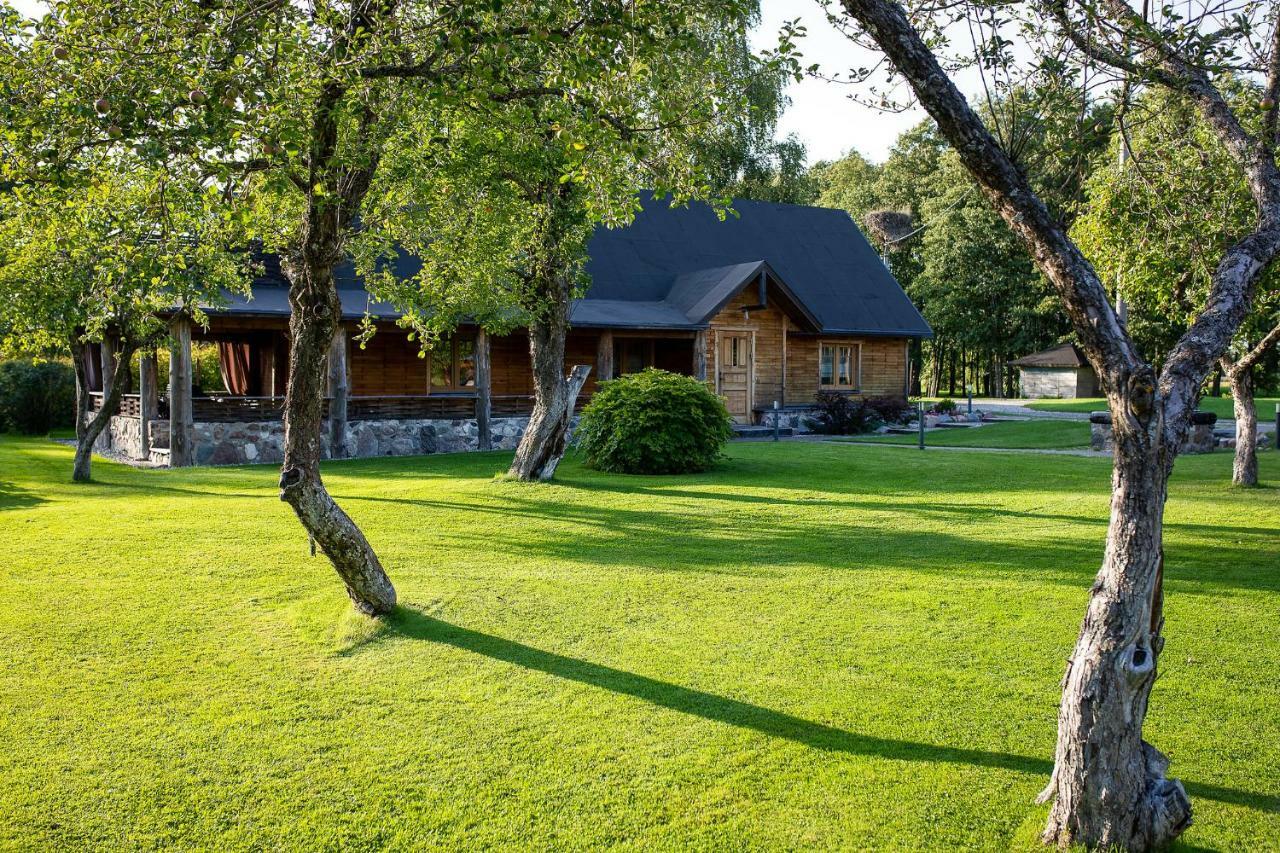 Erlendi Kodumajutus Villa Pärnu Buitenkant foto